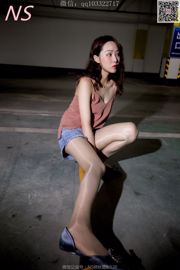จู้หยินน้อย "หญิงสาวขาสวยในถุงน่องในโรงรถใต้ดิน" [Nasi Photography]